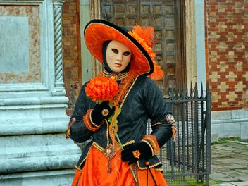 people in masks on carnival - image #333667 gratis